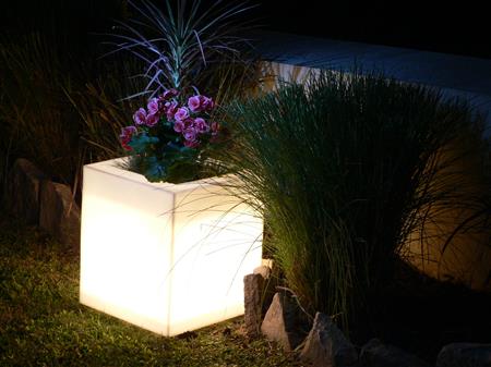 Macetero cubo luminoso de exterior 30 cm